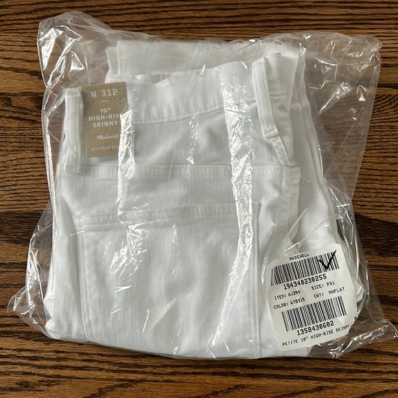 Petite 10" High-Rise Skinny Jeans in Pure White, AJ294 - Picture 3 of 3